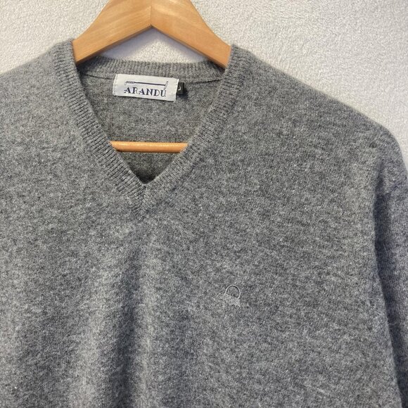 Arandu Wool V-Neck Sweater Mens Large Gray Pullover Soft Knit Preppy Old Money - Picture 3 of 16